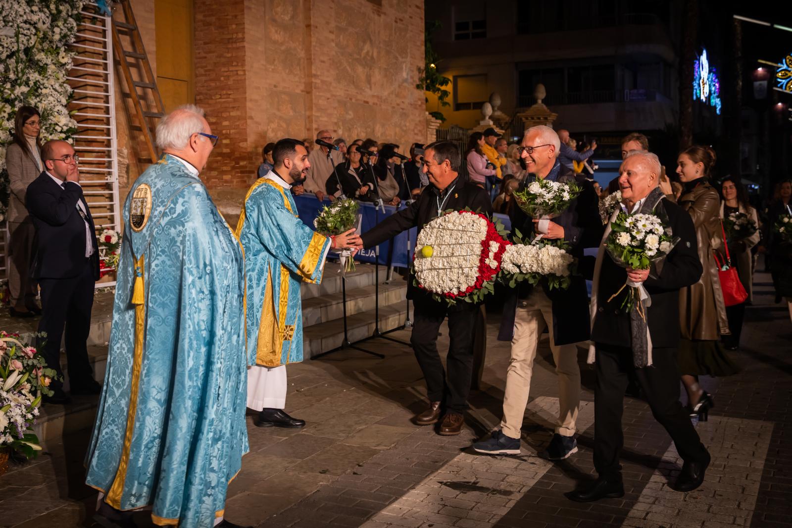 Las imágenes de la ofrenda floral a la Purísima en Torrevieja