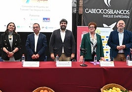 El jefe del Ejecutivo regional, Fernando López Miras, en el acto conmemorativo del 45 aniversario de la Comunidad de Regantes de Librilla, este domingo.