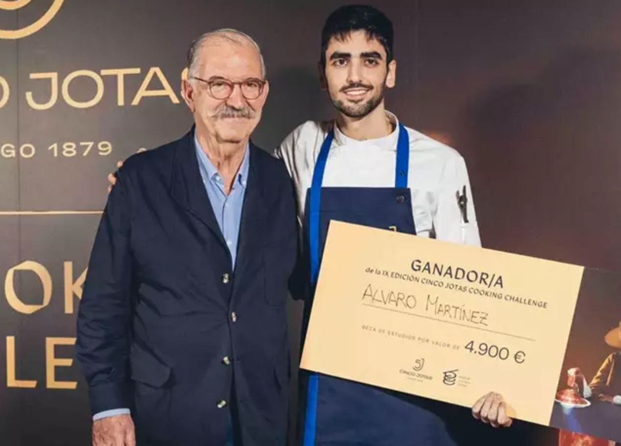 Álvaro Martínez, junto a Pedro Subijana.