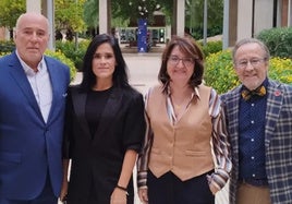 Representantes de la plataforma, tras la reunión mantenida con Amparo Navarro en octubre.