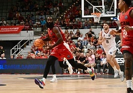 Sant-Roos lanza el contraataque en la ida ante el Manisa.