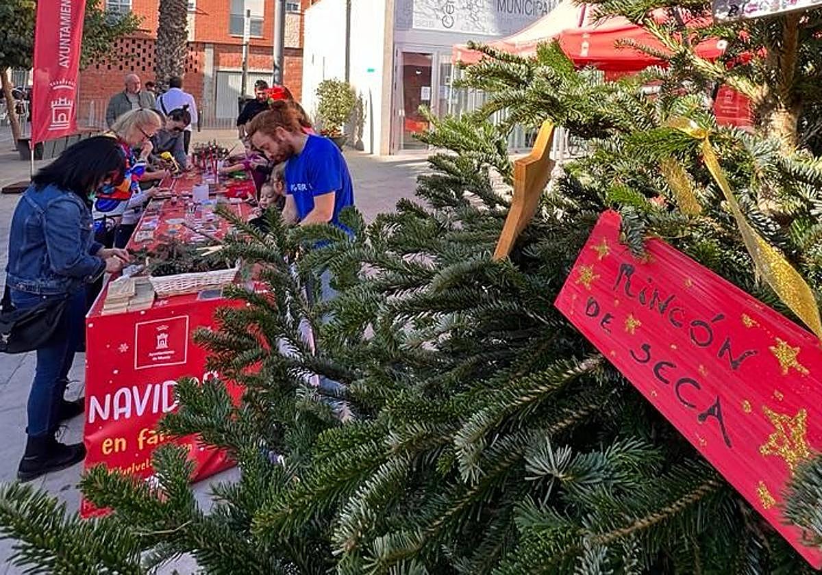Uno de los talleres de decoración navideña del año pasado.