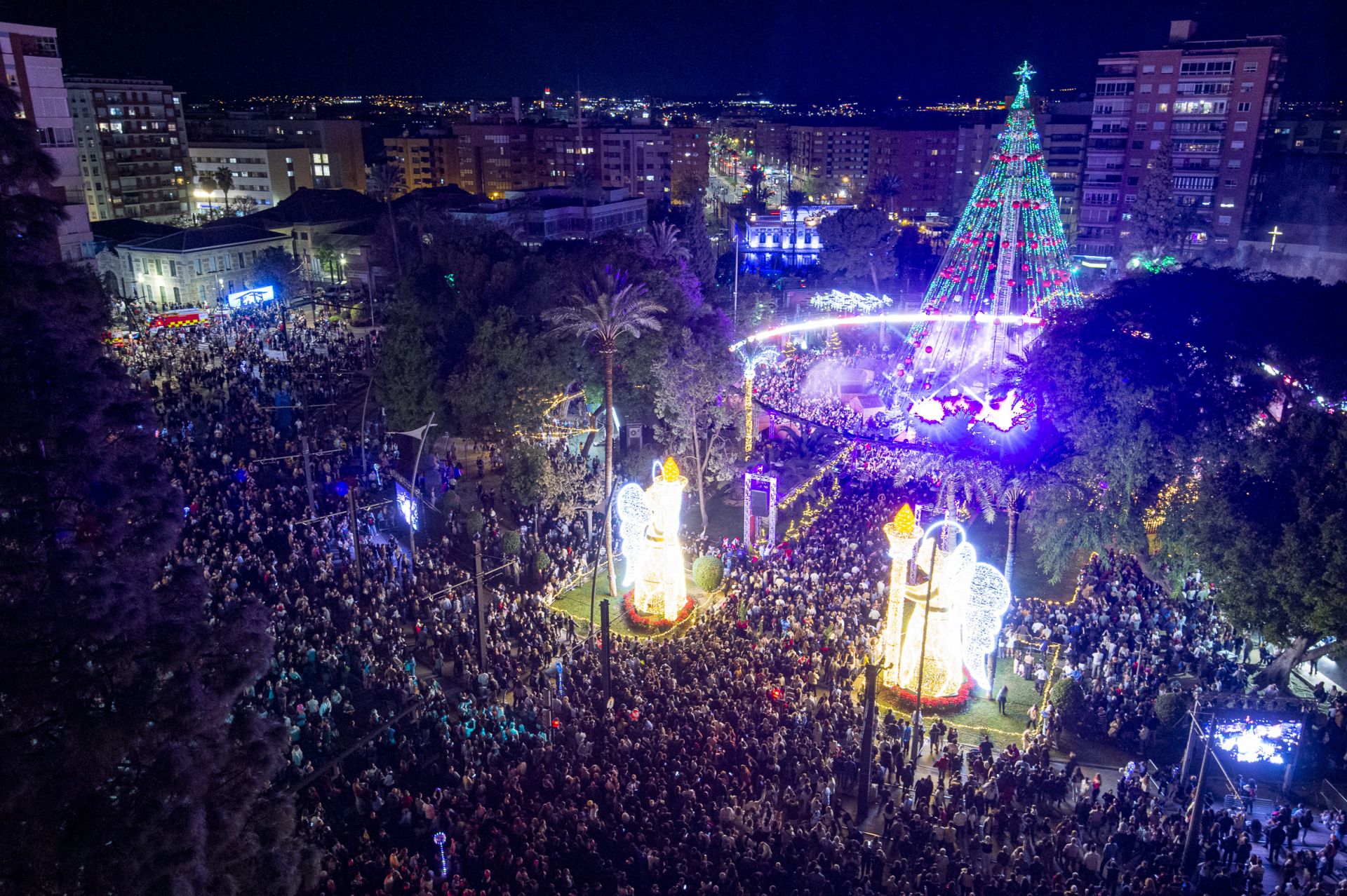 El encendido del Gran Árbol de Navidad de Murcia, en imágenes