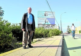 Juan Martínez, junto a su huerto de la carretera de Alcantarilla, que pertenece a La Raya.