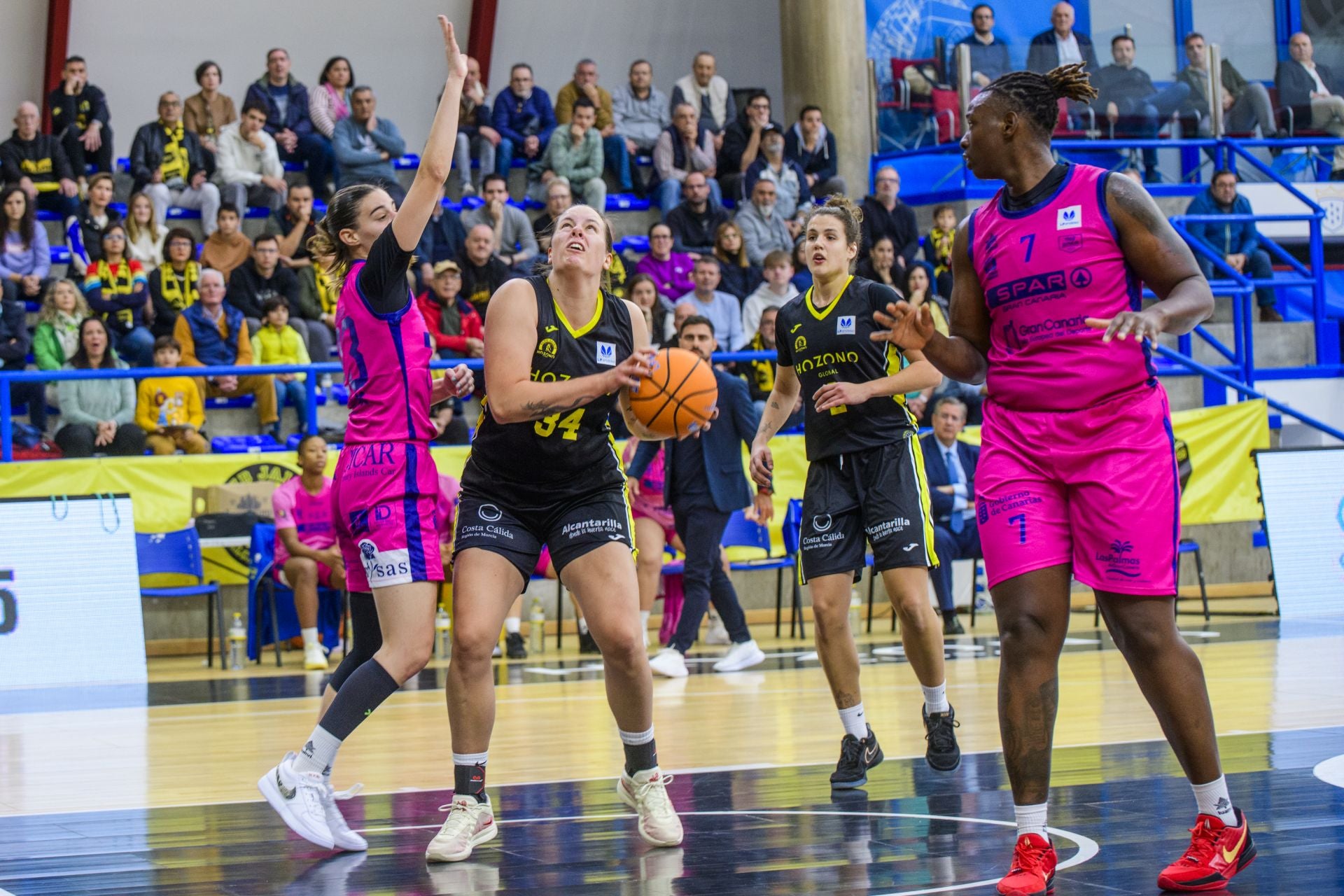 La victoria del Hozono Global Jairis ante el Spar Gran Canaria, en imágenes