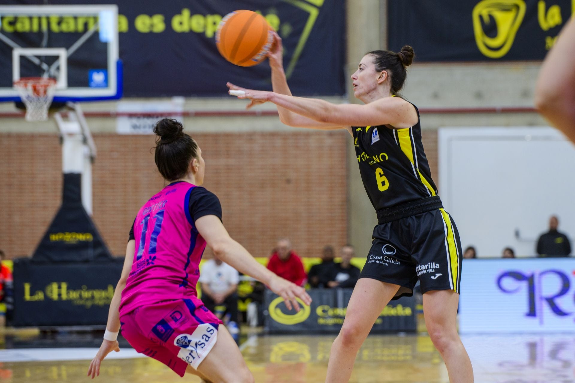 La victoria del Hozono Global Jairis ante el Spar Gran Canaria, en imágenes