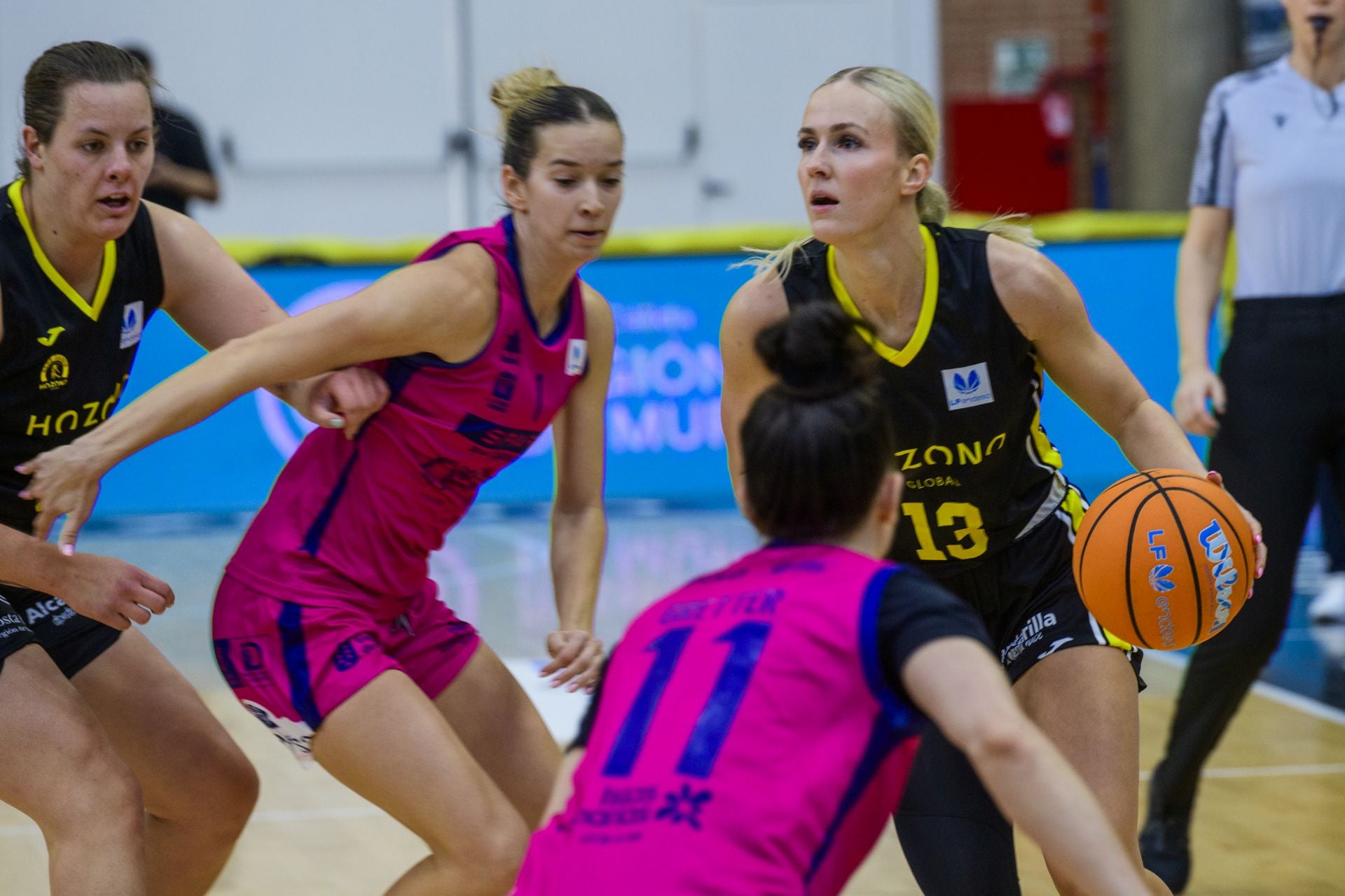 La victoria del Hozono Global Jairis ante el Spar Gran Canaria, en imágenes