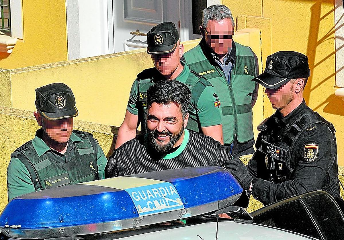 Pedro Sánchez Guirao, 'El Karateca', abandona detenido la casa de Bullas el pasado mayo.