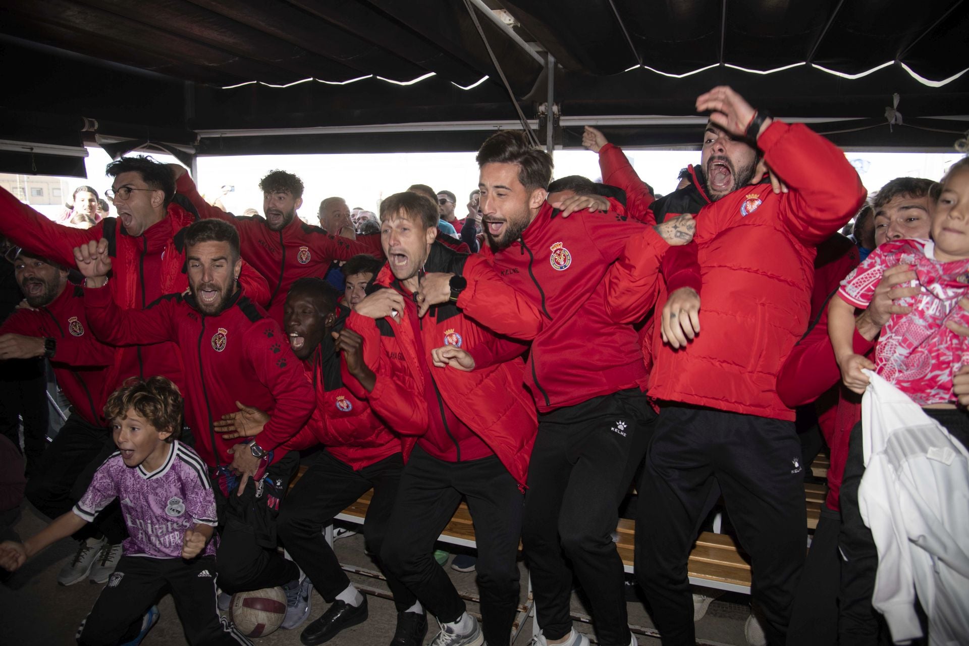 La afición y los jugadores de la Minera descubren a su rival en la Copa del Rey