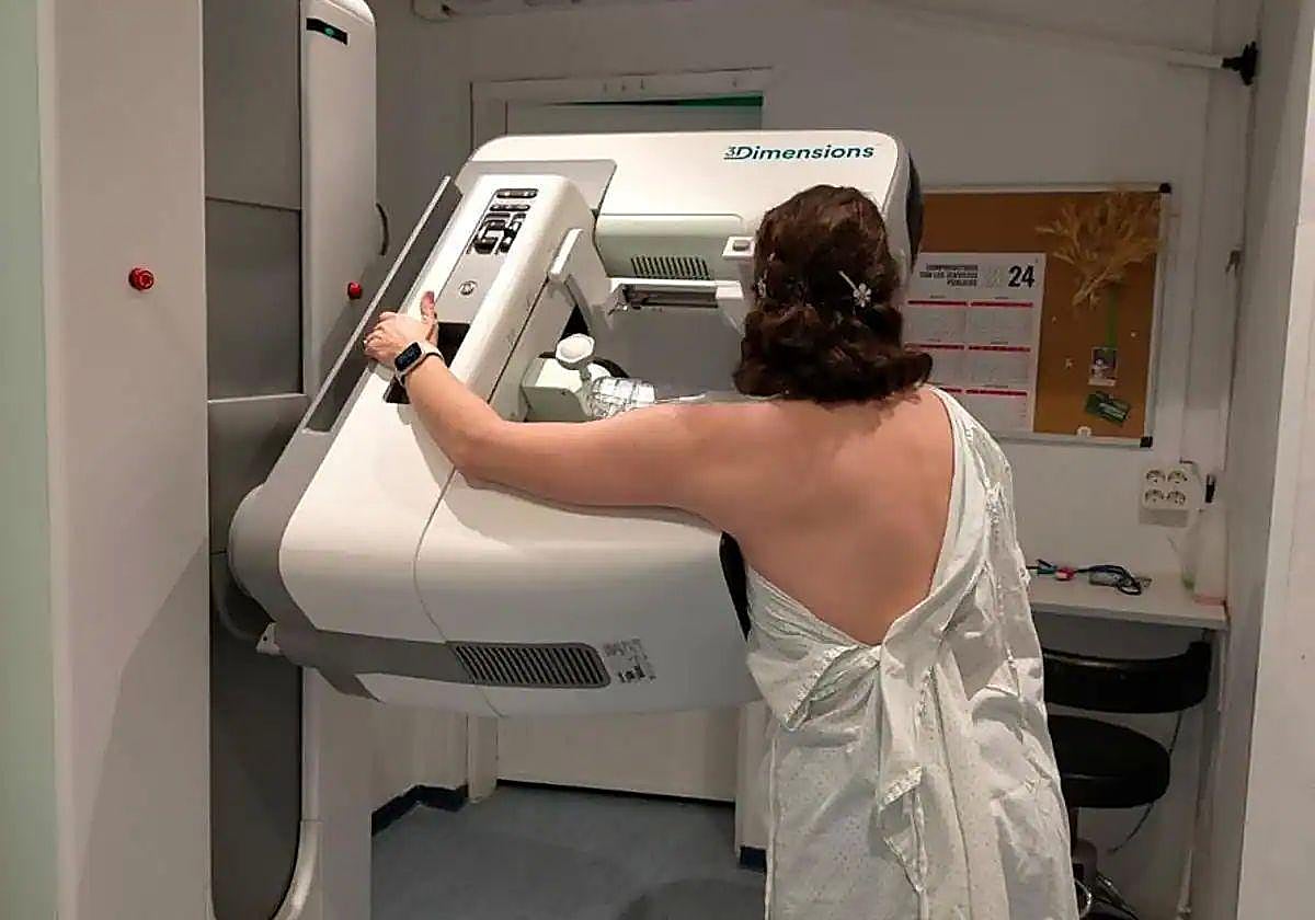 Prueba de mamografía en una imagen de archivo.