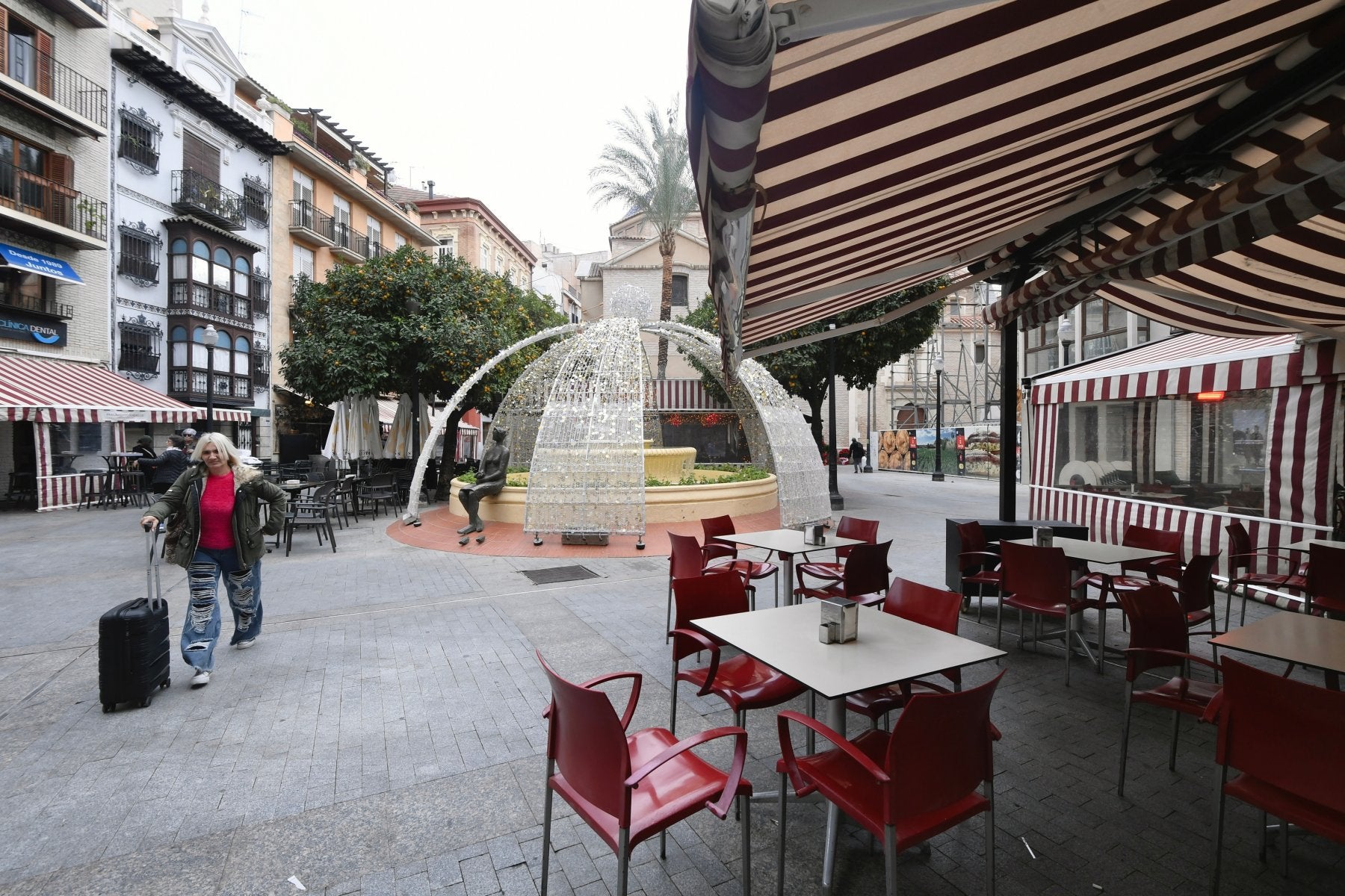 Toldos de establecimientos hosteleros en la céntrica plaza de las Flores.