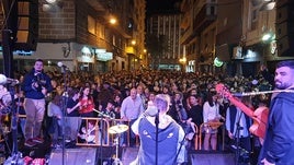 La calle Castellón abarrotada de gente durante un festival celebrado antes de la pandemia.