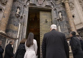 La puerta del Perdón de la Catedral de Murcia, abierta de nuevo este miércoles.