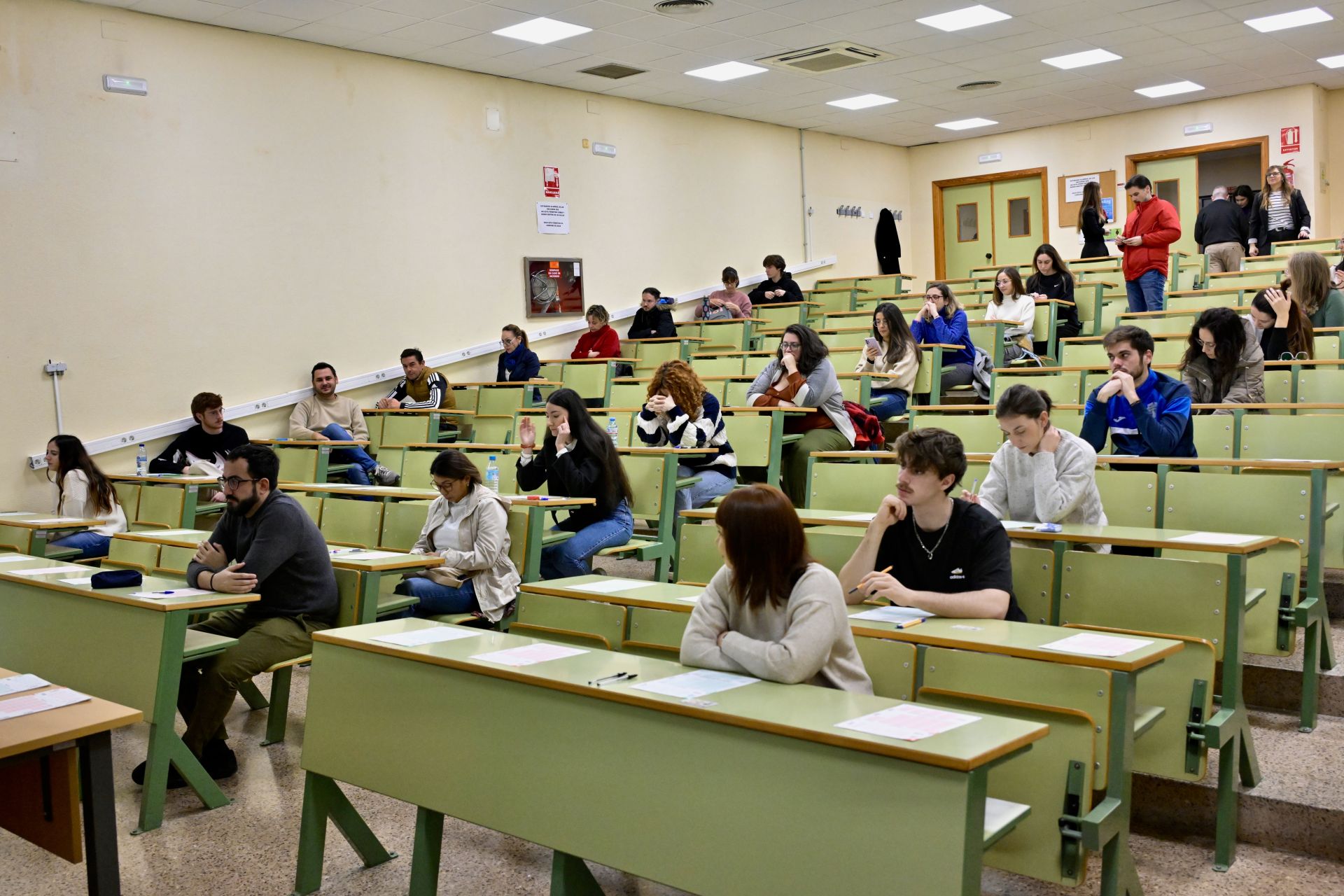 Las oposiciones de la Administración General del Estado en la Región de Murcia, en imágenes