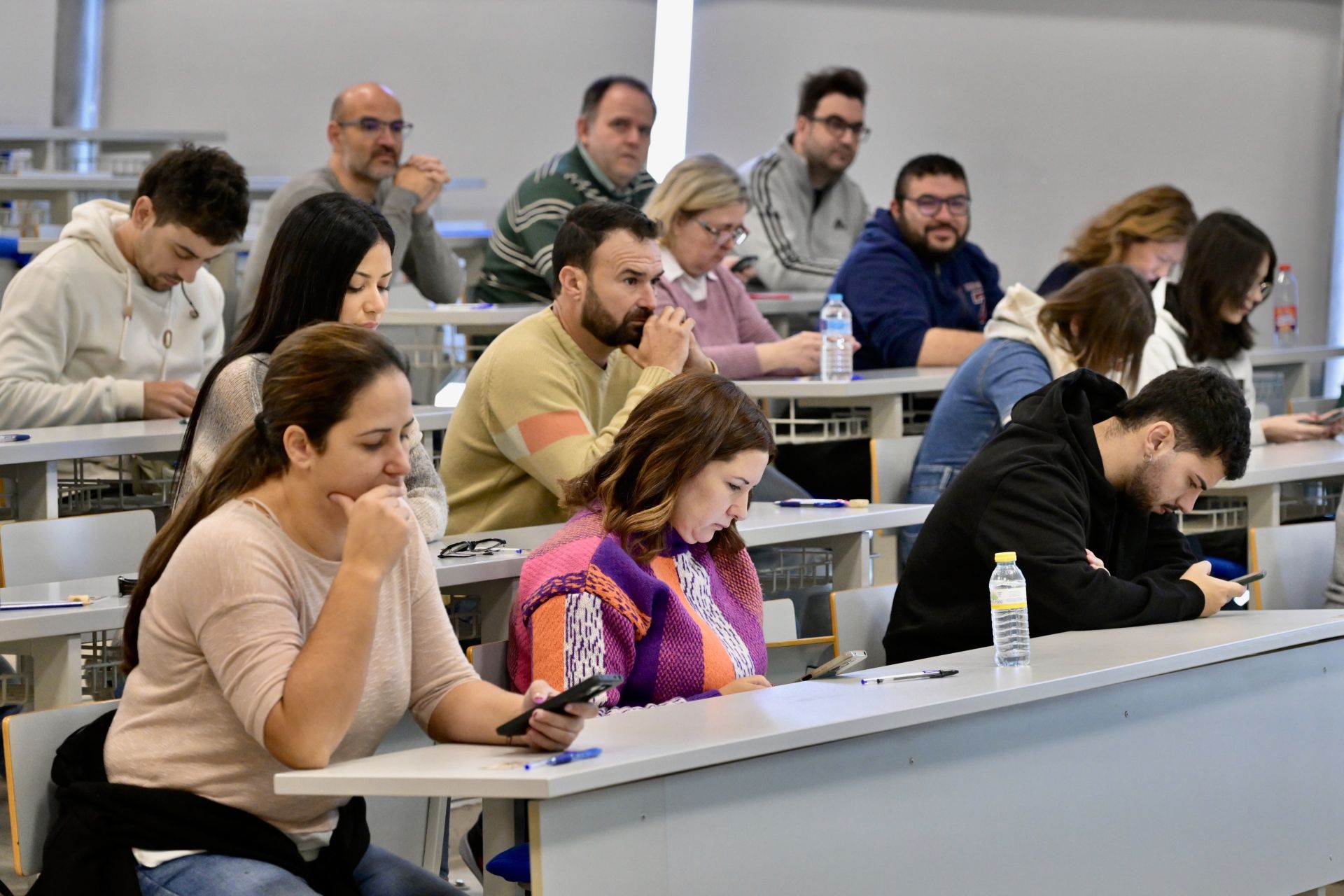 Las oposiciones de la Administración General del Estado en la Región de Murcia, en imágenes