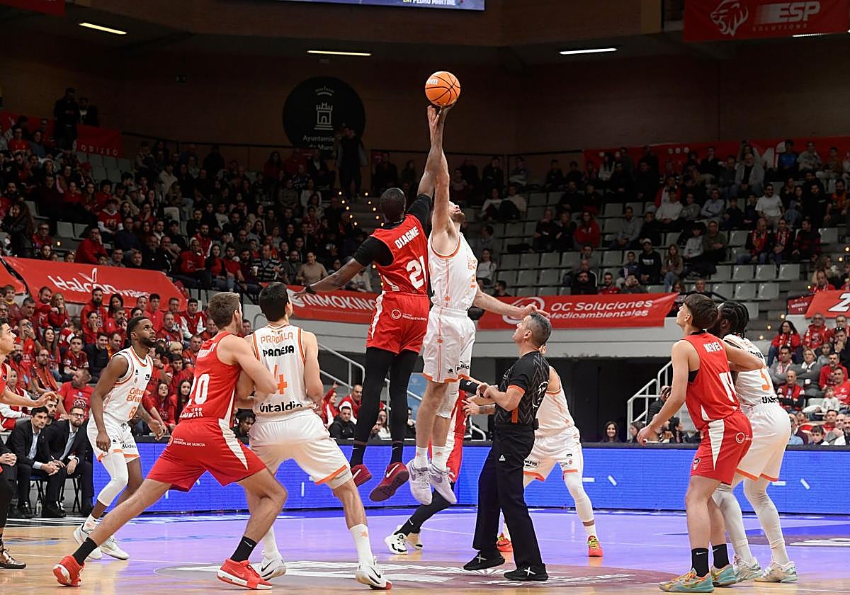 El partido entre el UCAM Murcia y el Valencia Basket, en imágenes