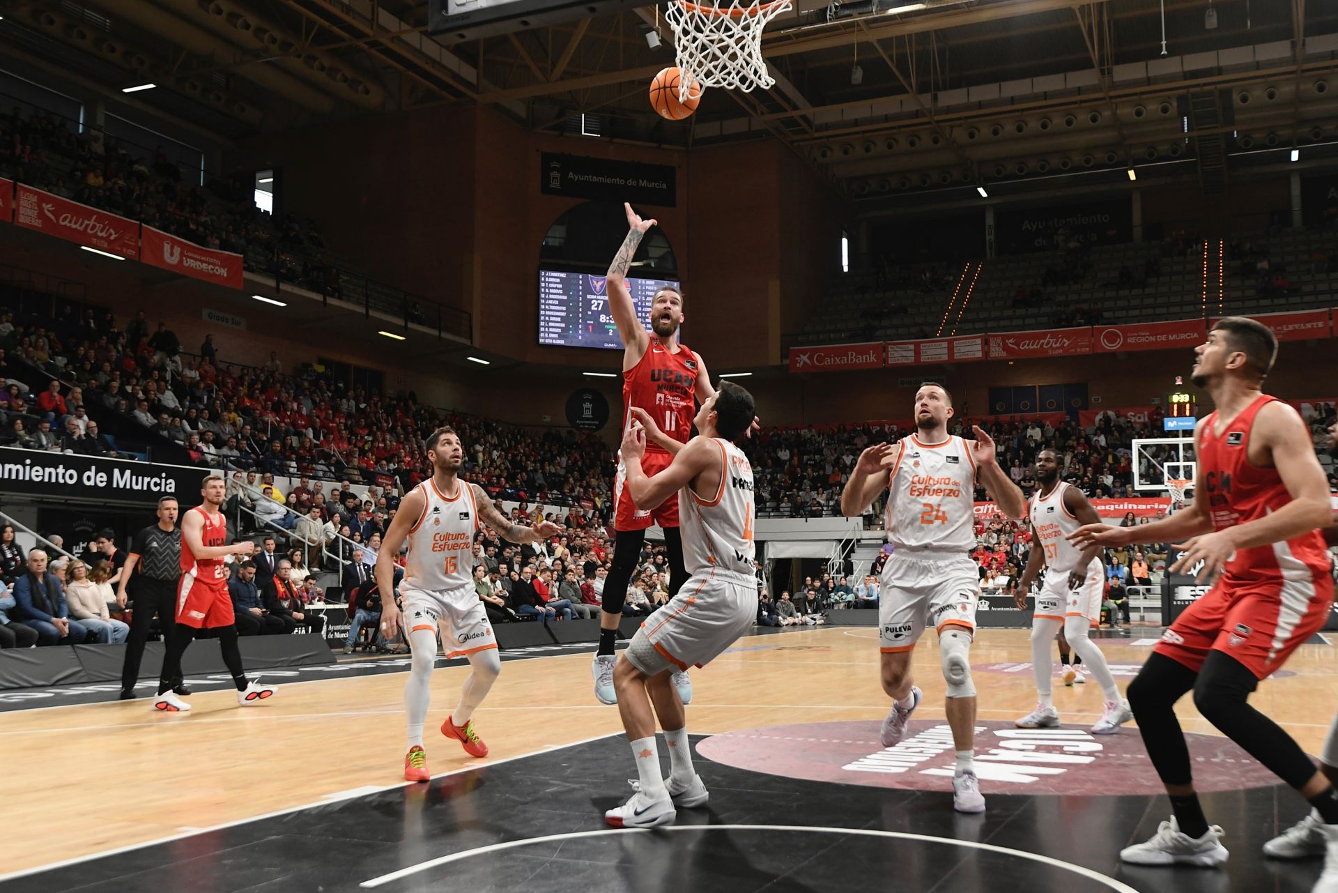 El partido entre el UCAM Murcia y el Valencia Basket, en imágenes