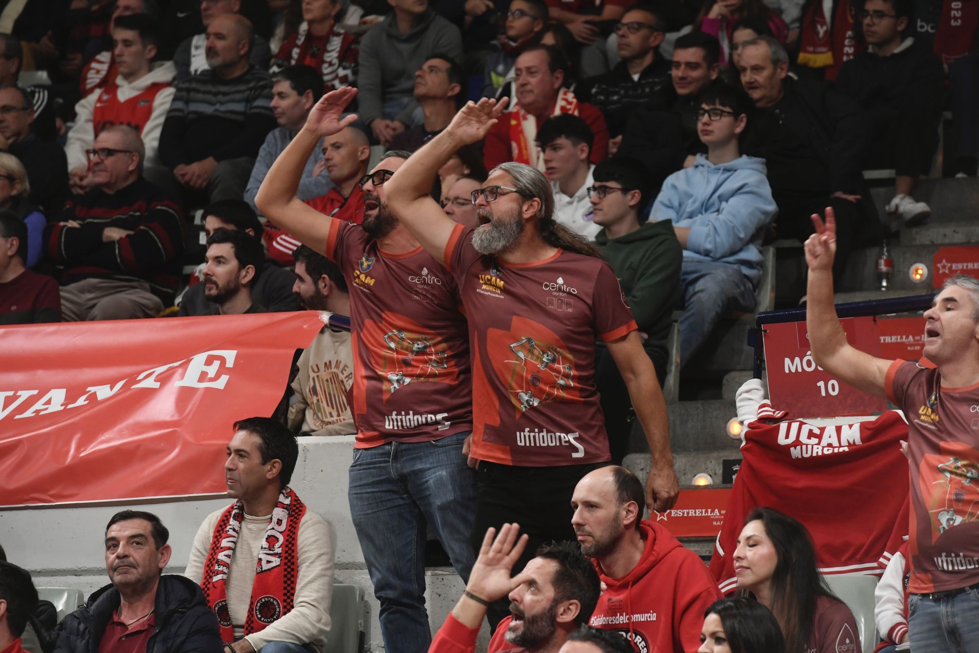 El partido entre el UCAM Murcia y el Valencia Basket, en imágenes