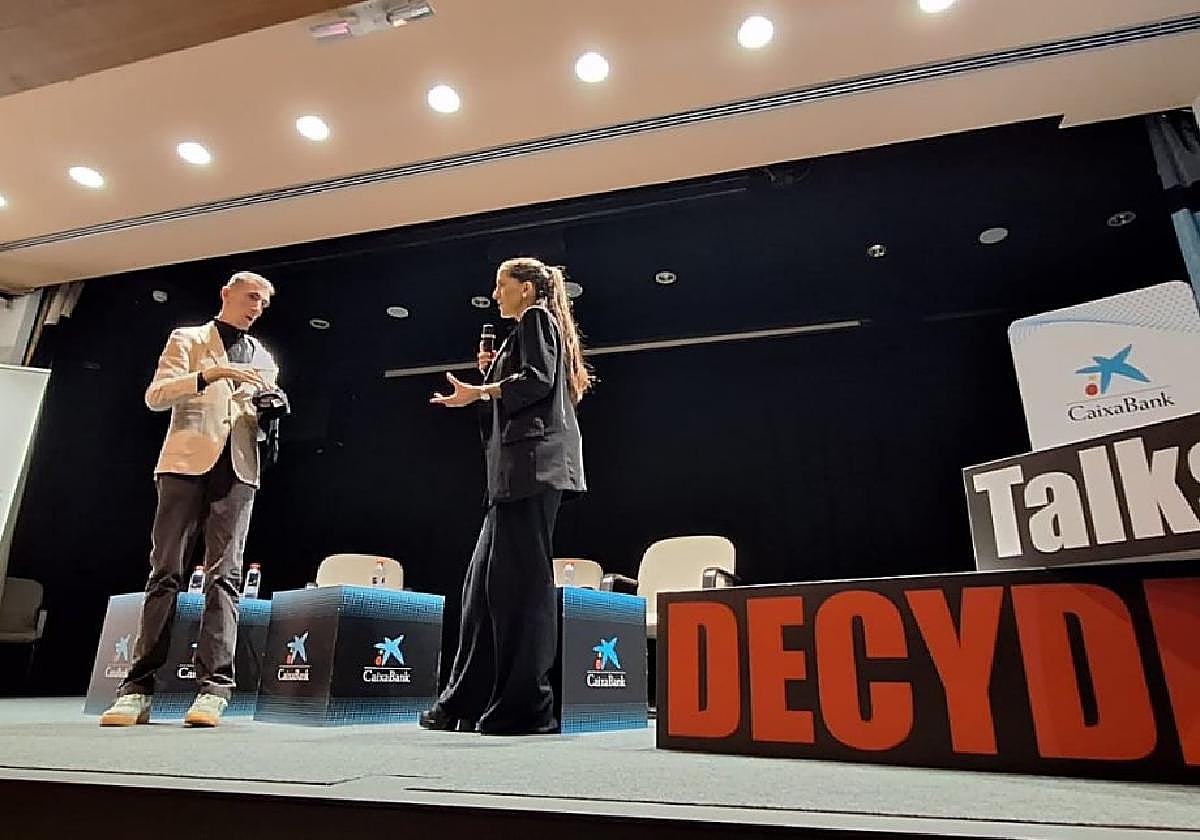 Álex Roca, junto a Mari Carmen Maza, este pasado martes en Murcia.