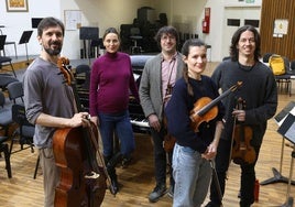 Judith Jáuregui, al piano, y el Cuarteto Gerhard, este lunes, en Murcia.