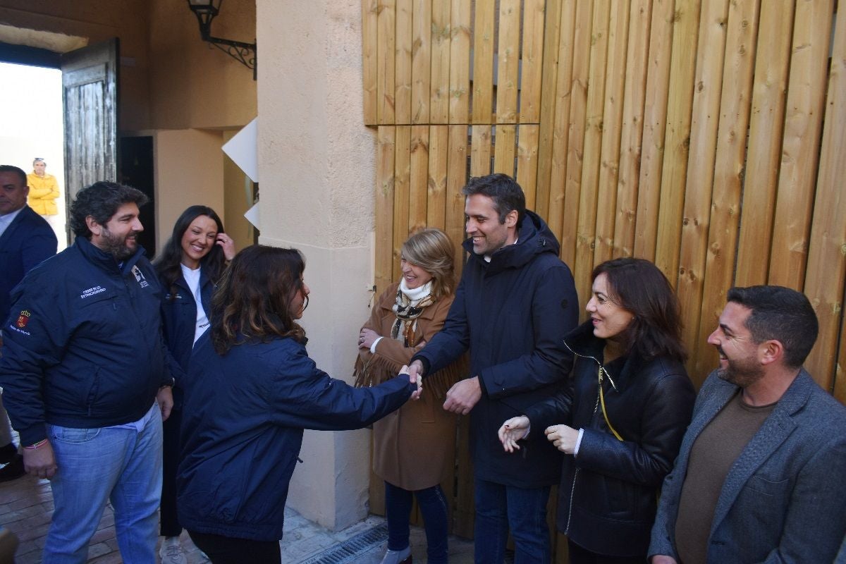 Imágenes de la visita de Díaz Ayuso - I Centro de Acogida