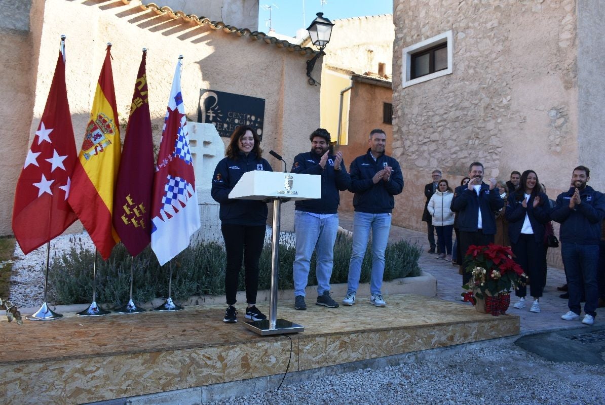 Imágenes de la visita de Díaz Ayuso - I Centro de Acogida