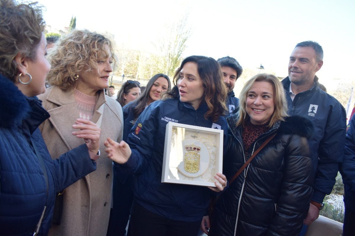 Imágenes de la visita de Díaz Ayuso - I Centro de Acogida