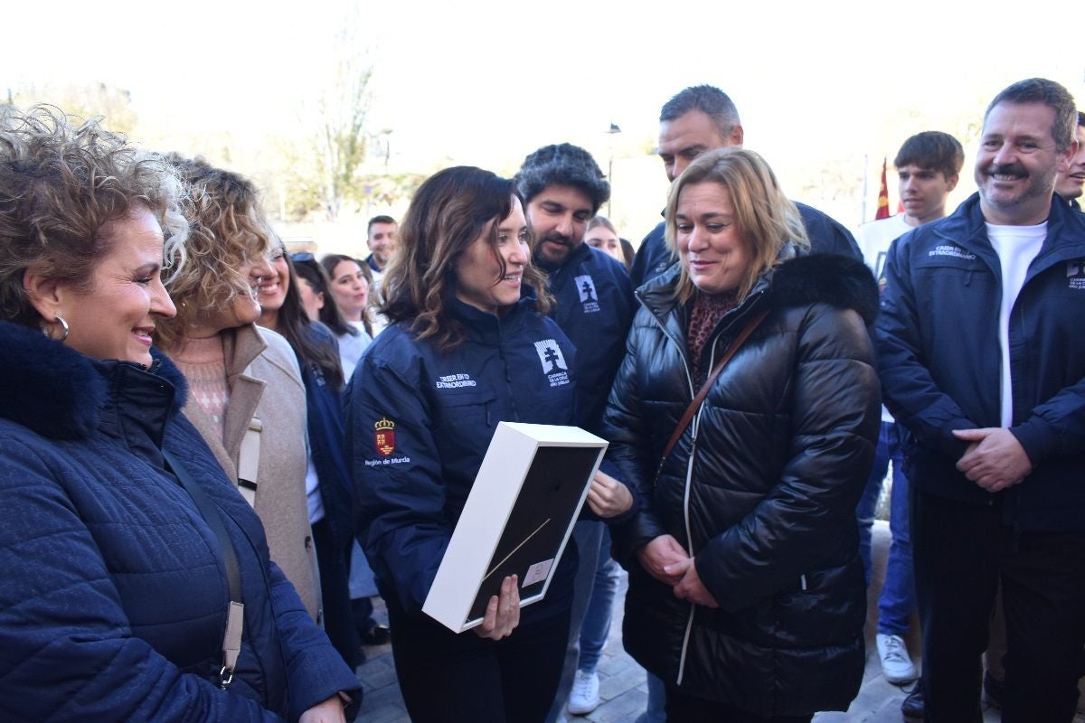 Imágenes de la visita de Díaz Ayuso - I Centro de Acogida