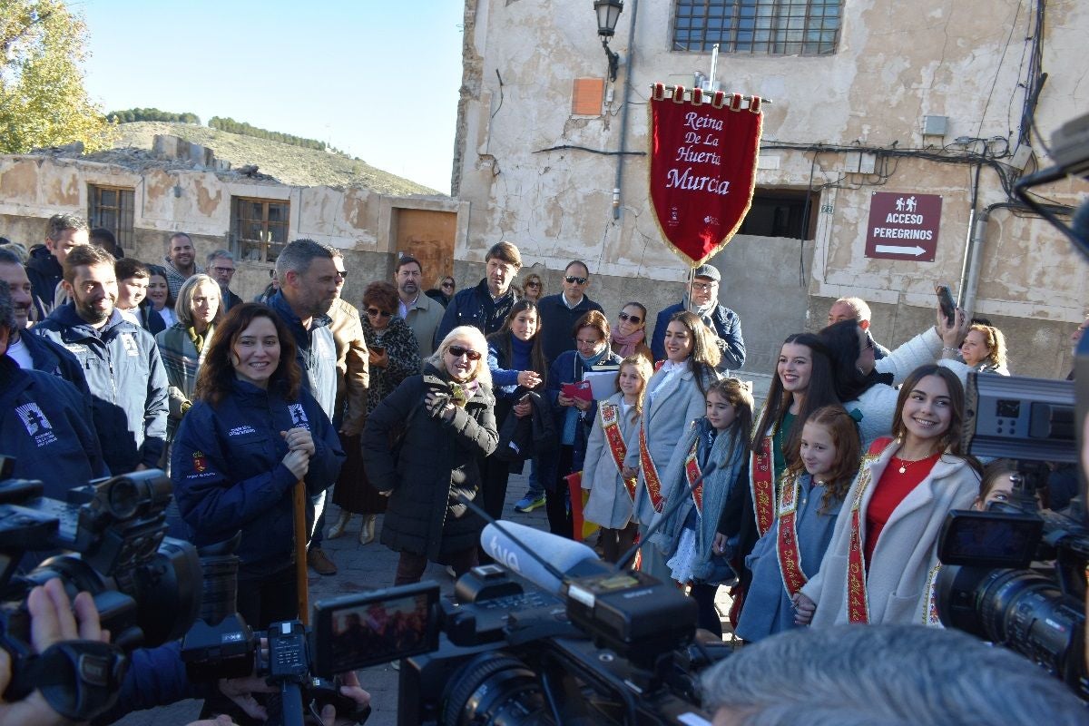 Imágenes de la visita de Díaz Ayuso - I Centro de Acogida