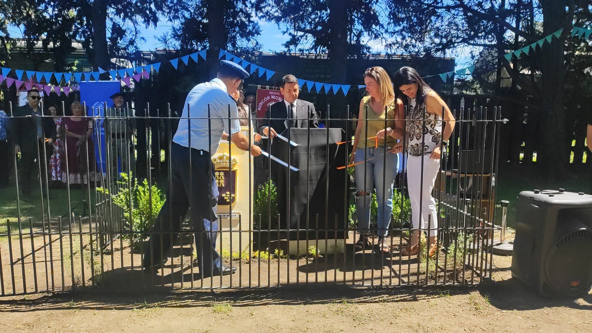 Las imágenes de la inauguración de una plaza para la Región de Murcia en Argentina