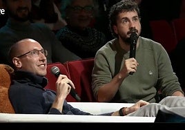 Adrián, junto a Sergio Bezos, durante el programa de este lunes,