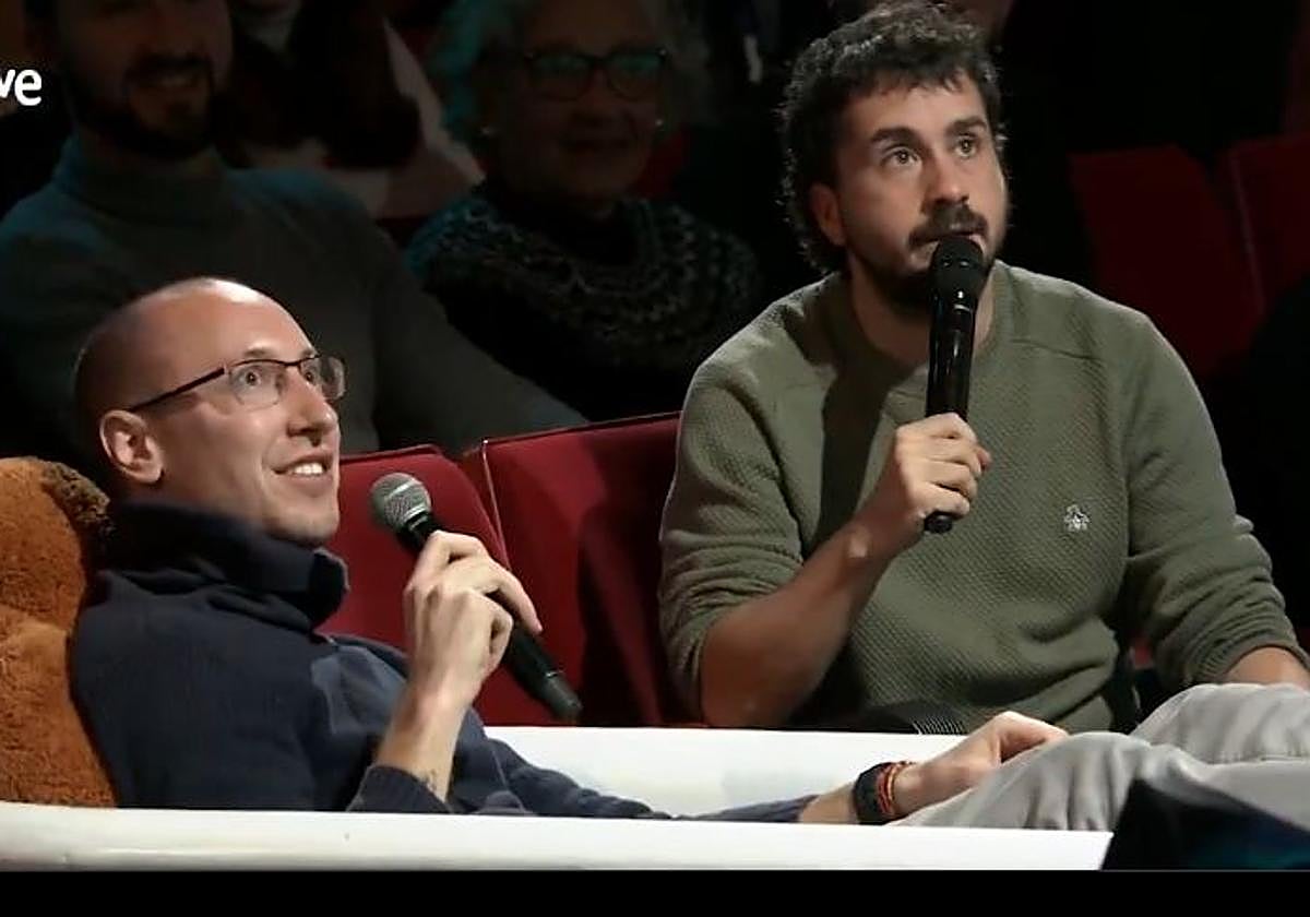 Adrián, junto a Sergio Bezos, durante el programa de este lunes,