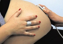 Imagen de archivo de una mujer embarazada.