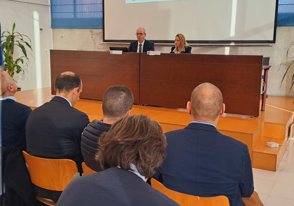 El consejero de Educación, durante la presentación del informe al pleno del Observatorio.