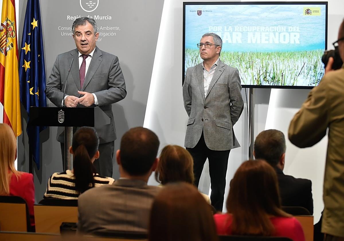 El consejero Juan María Vázquez y el secretario de Estado Hugo Morán.