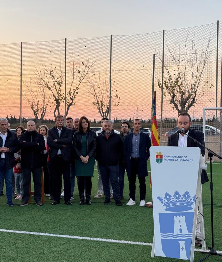 Imagen secundaria 2 - Pilar de la Horadada homenajea a Vicente del Bosque poniendo su nombre a un campo de fútbol