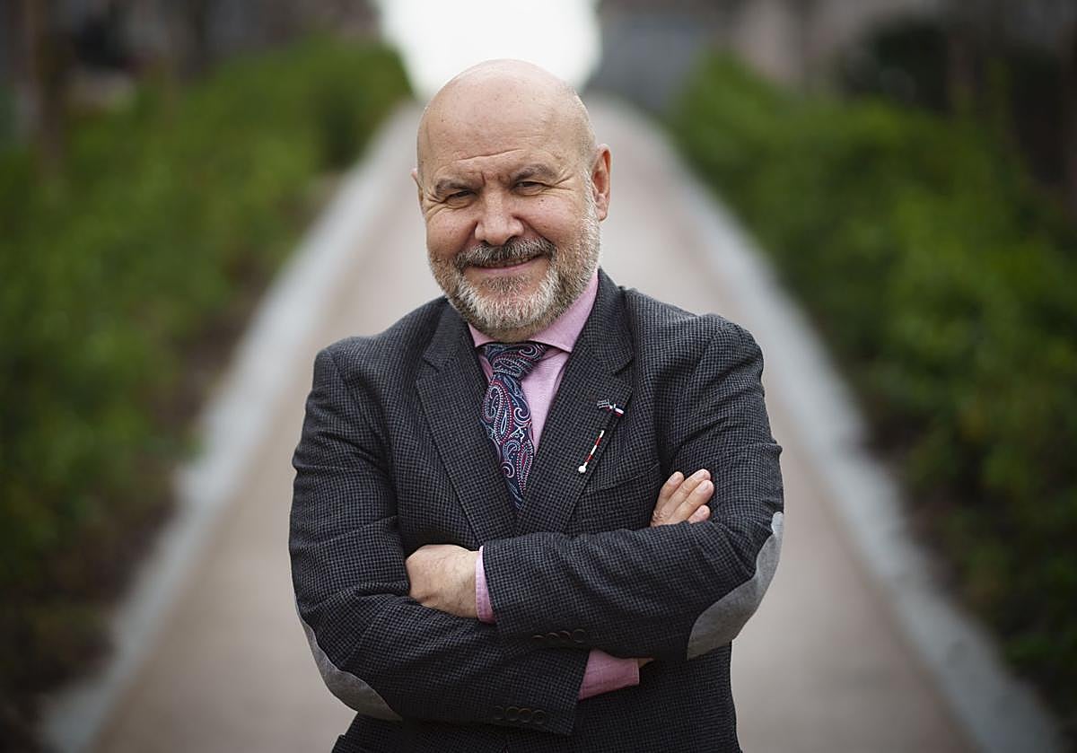 Luis Cayo Pérez Bueno.