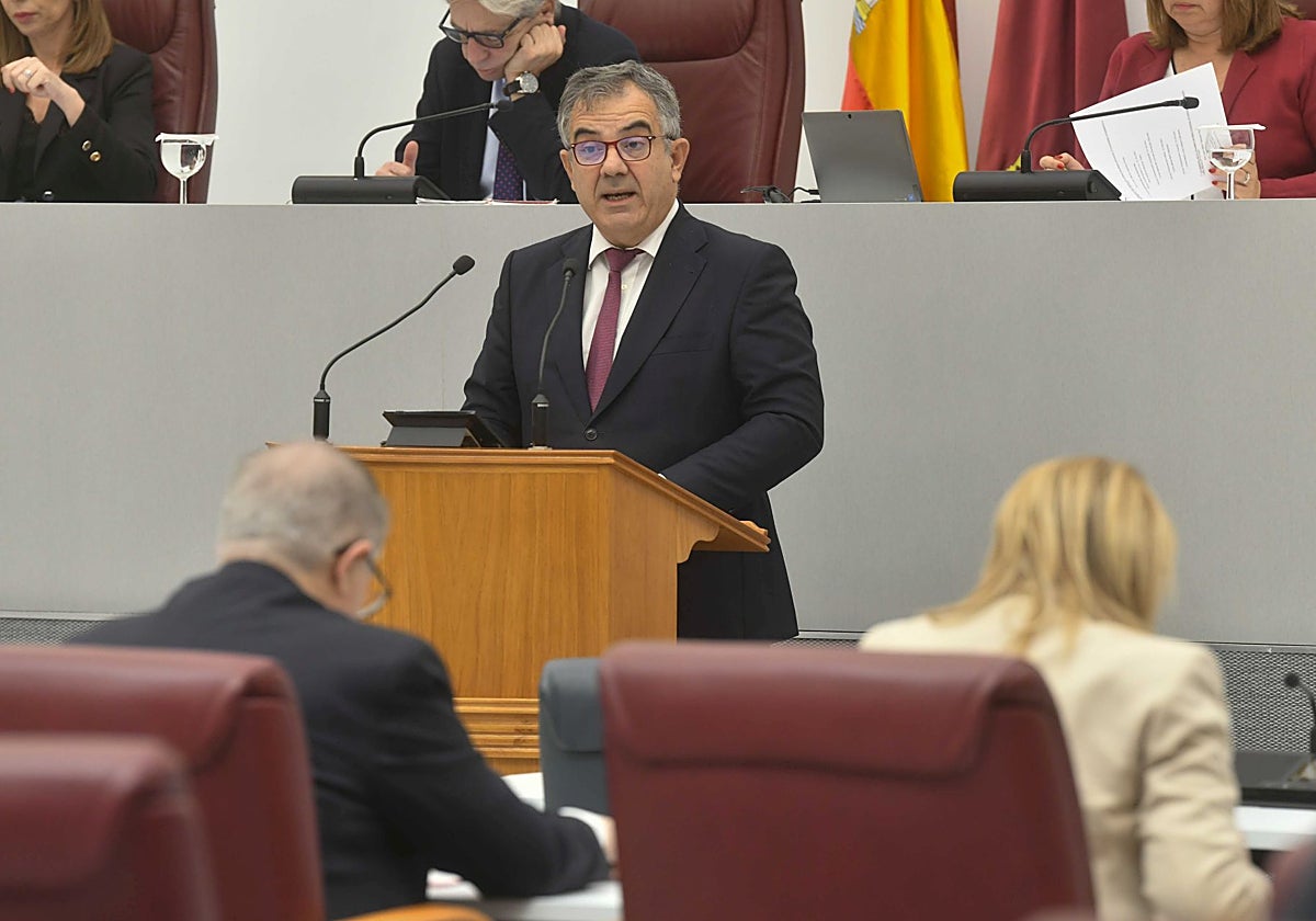 Juan María Vázquez, este viernes en el Pleno de la Asamblea Regional.