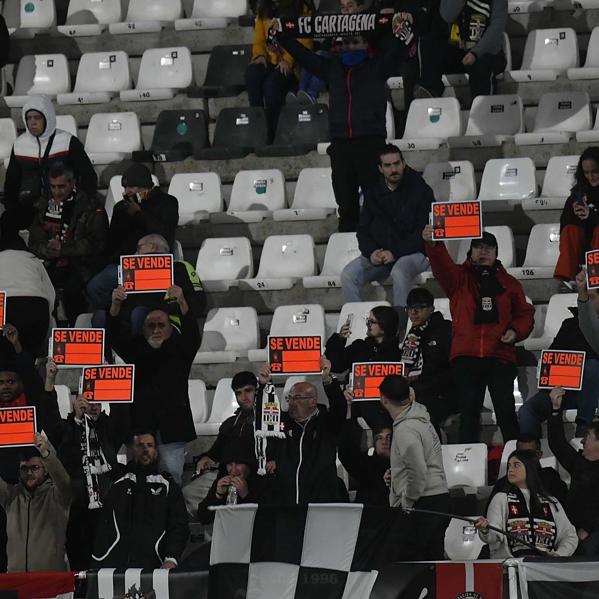 El Cartagena, un equipo muerto y una grada cansada