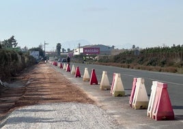 Obras de construcción del nuevo carril bici desde Santiago de la Ribera hacia Los Narejos.