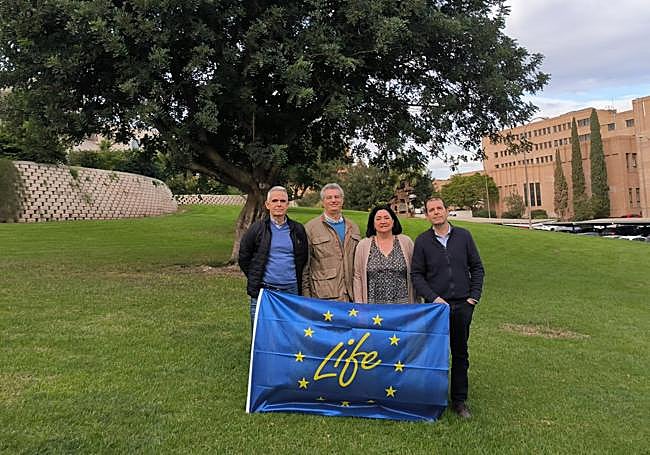 Los investigadores del proyecto 'Life SOS Pygarsus' Antonio Contreras, Antonio Juan García, Isabel Navas y José Francisco Calvo.
