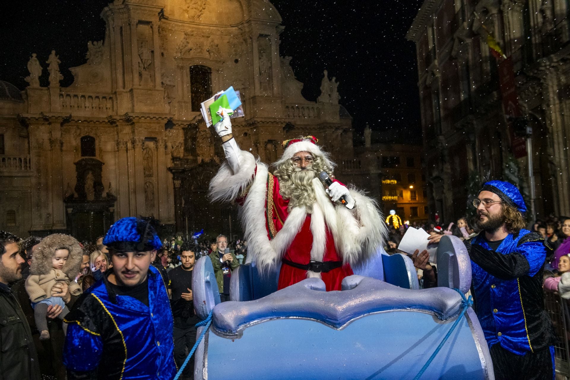 Las imágenes de la llegada de Papá Noel a Murcia