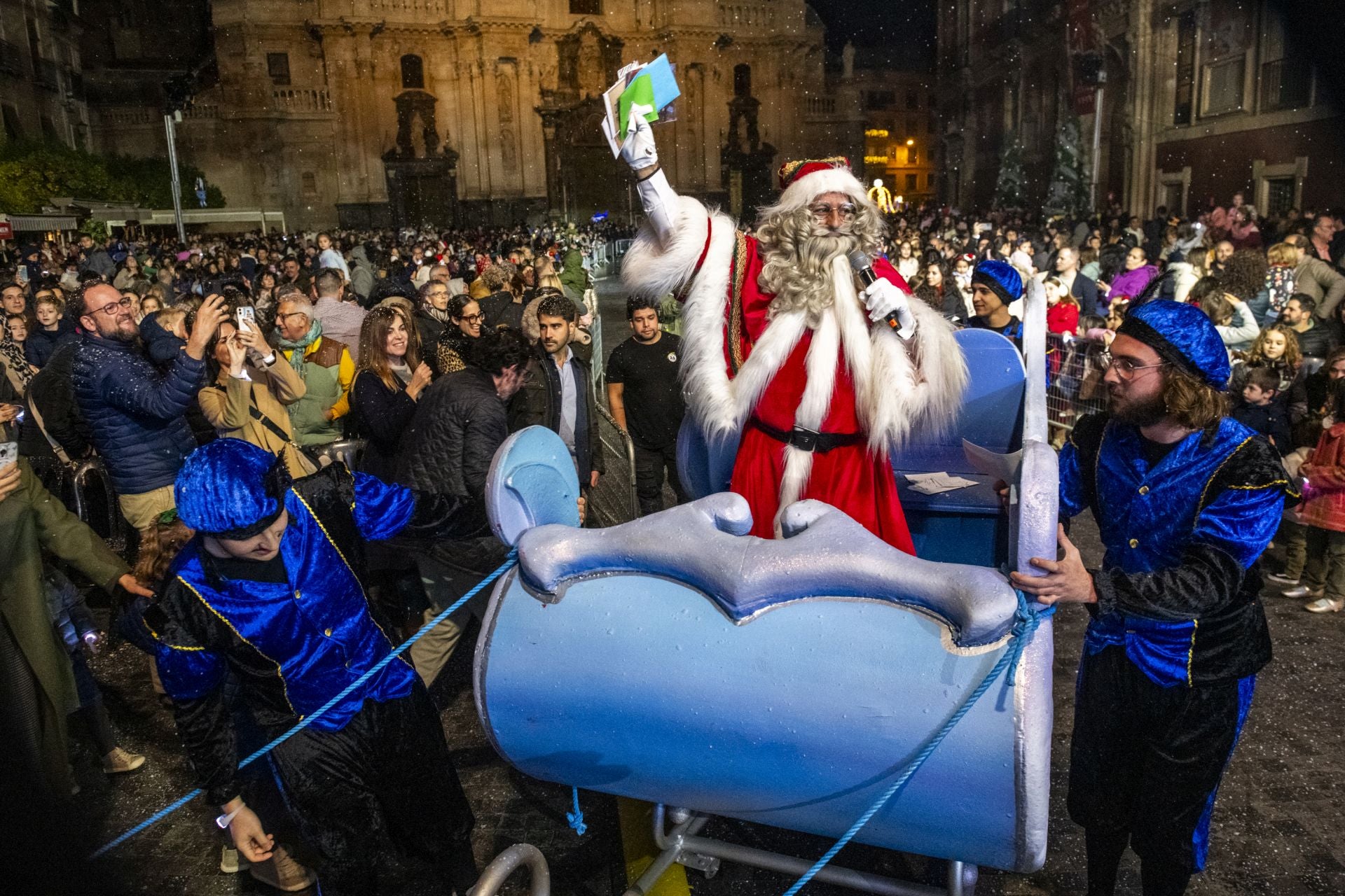 Las imágenes de la llegada de Papá Noel a Murcia