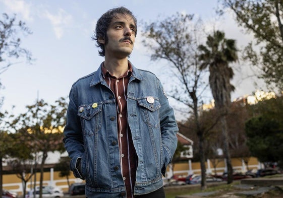 El periodista y escritor Santos Martínez en el parque de Los Juncos de Cartagena.