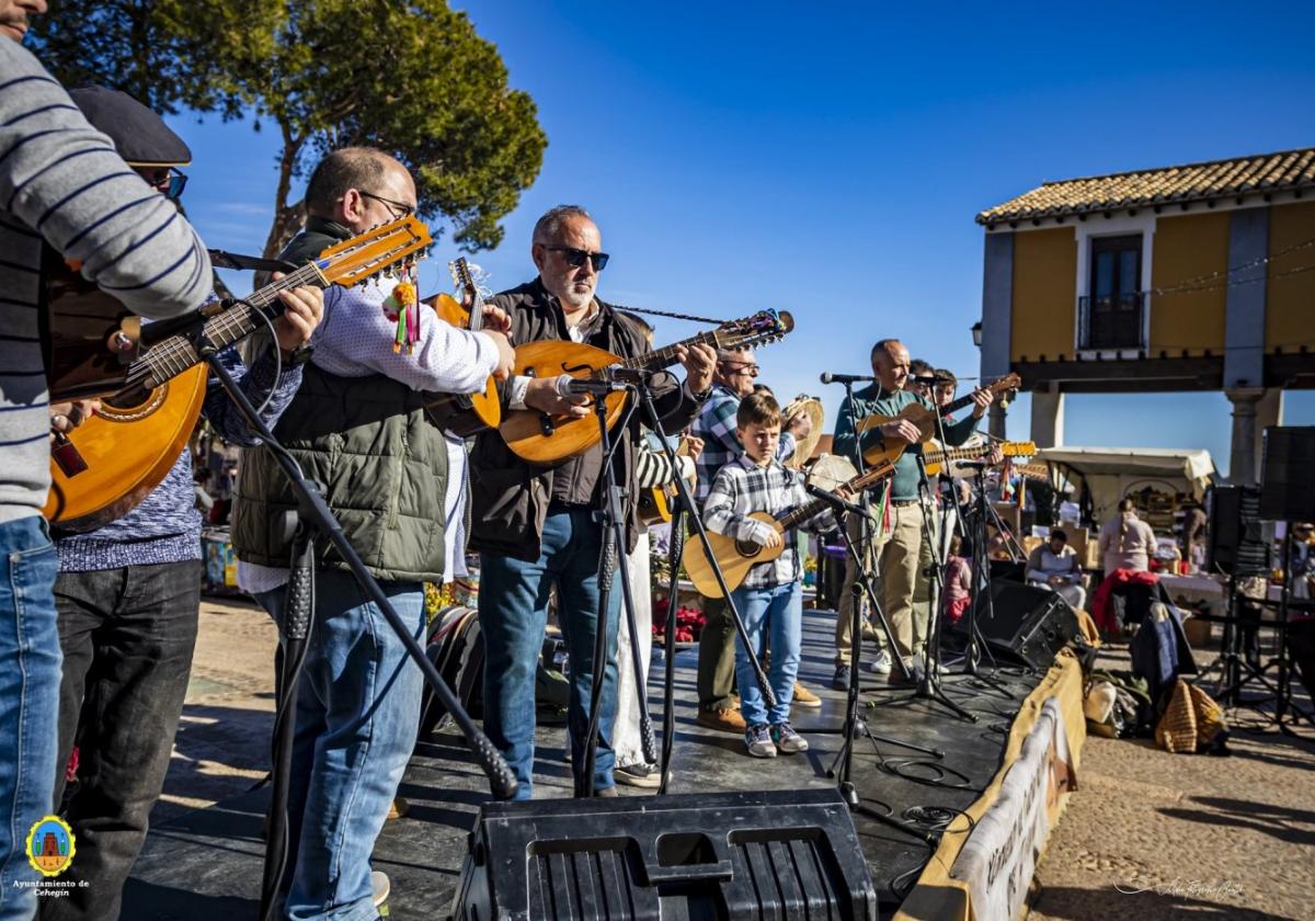 Aguilando solidario en Cehegín para Letur