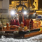 La tripulación rusa del carguero 'Ursa Major' que naufragó este lunes frente a Cartagena, a su llegada a puerto.