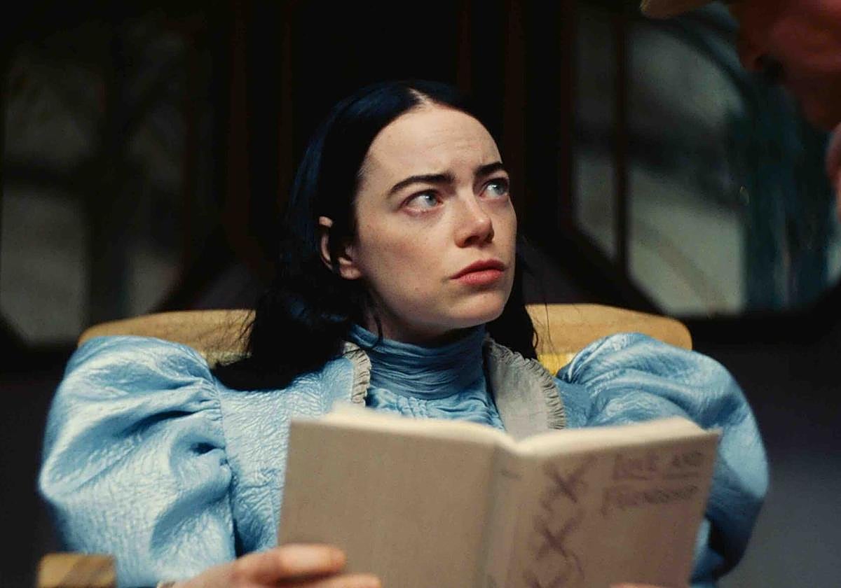 Emma Stone, en una escena de la película Pobras Criaturas de Yorgos Lanthimos.