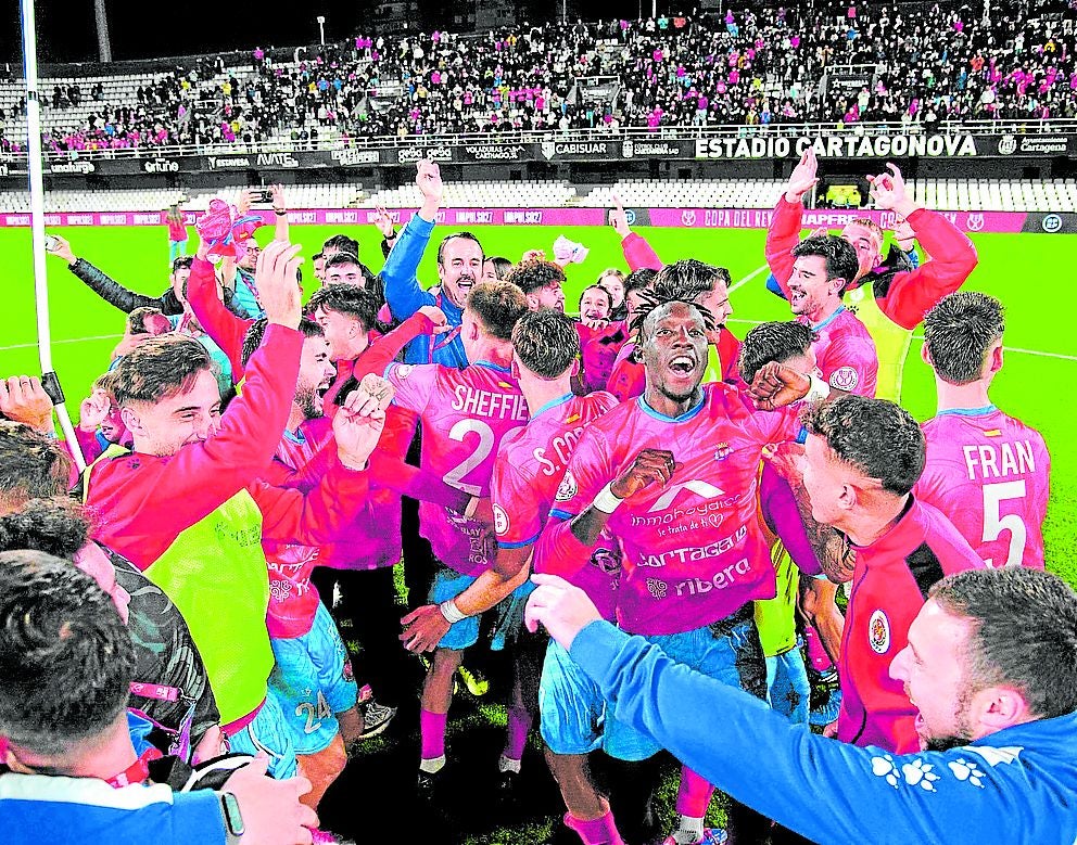 El Estadio Municipal Cartagonova fue testigo de la gran fiesta de la Deportiva Minera en el día más importante de su historia, en el que superó al Deportivo Alavés en el partido de segunda ronda de Copa del Rey.