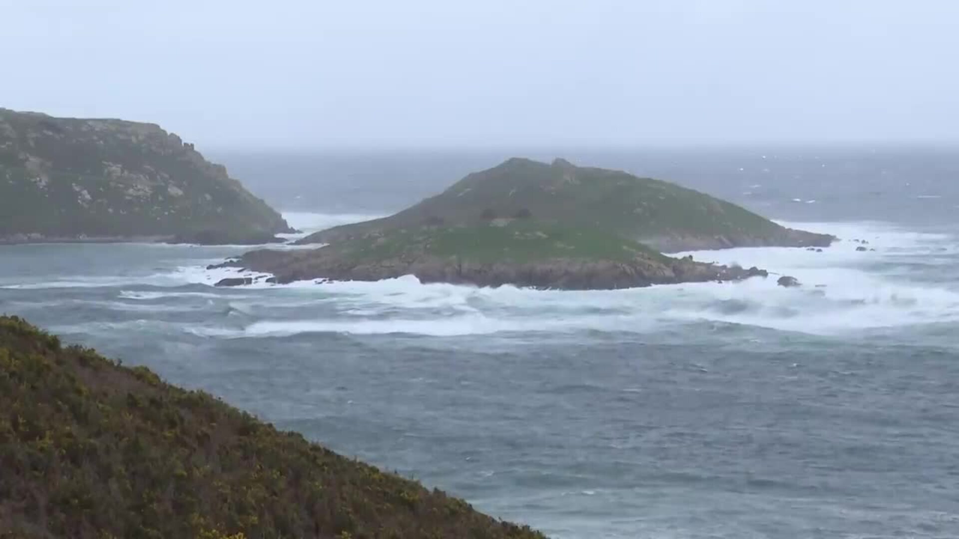 Alerta roja en el litoral gallego para este fin de semana al esperarse olas de nueve metros