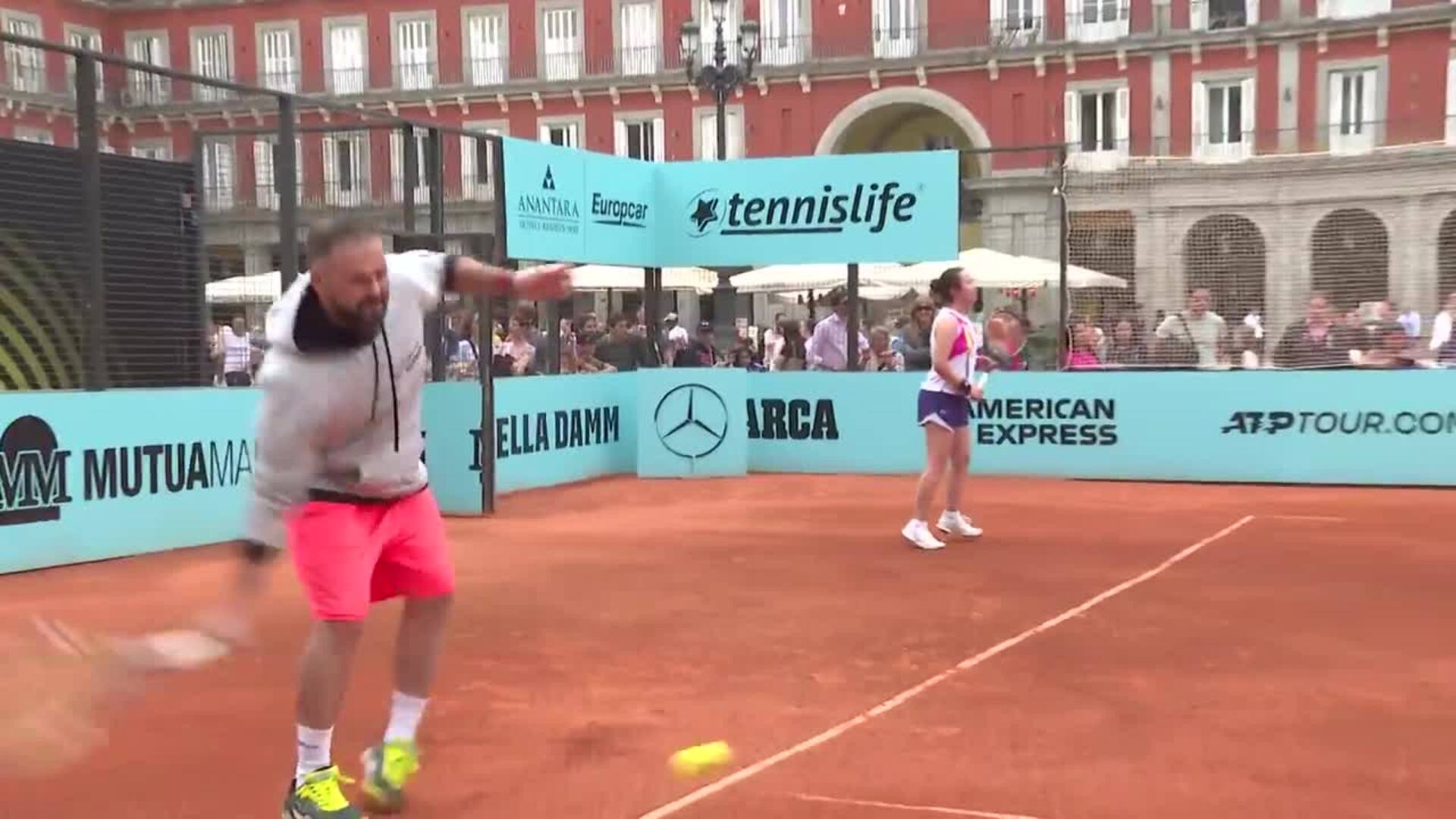 Mutua Madrid Open instala una pista de tenis en la Plaza Mayor de la capital